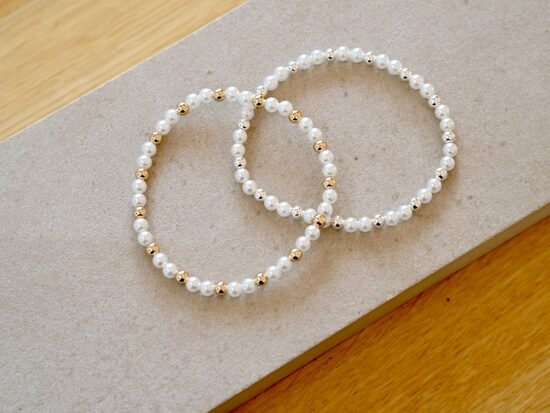 Perlenarmband mit Kugeln 