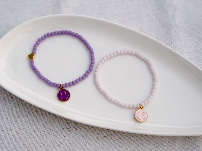 Armband mit Smileyanhänger